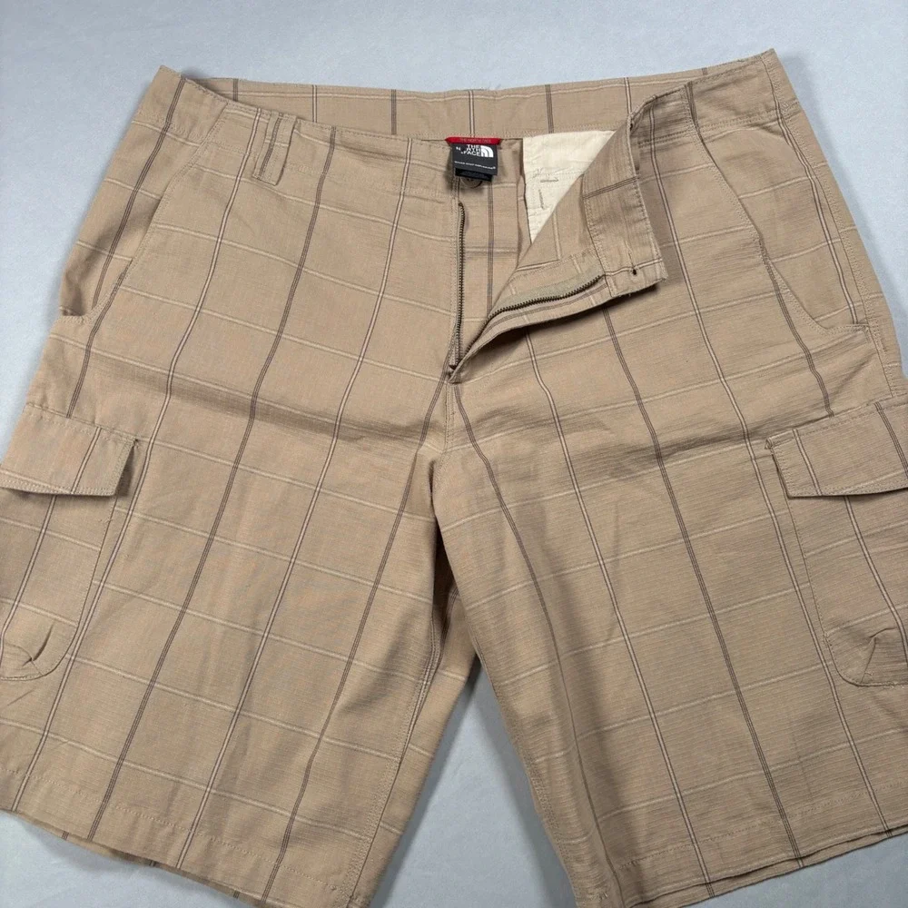The North Face Cargo Shorts Mens 40 Tan Plaid AXEY Cotton‎ Blend Outdoor Hiking